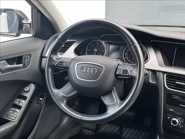 Audi A4 3,0 TDI 204PS Ambiente A/T - foto 21