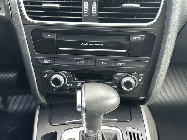 Audi A4 3,0 TDI 204PS Ambiente A/T - foto 25