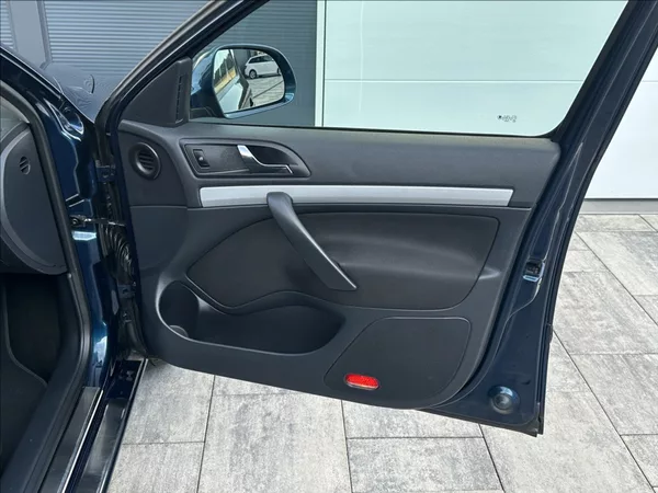 Škoda Octavia 1,8 TSI 152PS II FL Family - foto 18