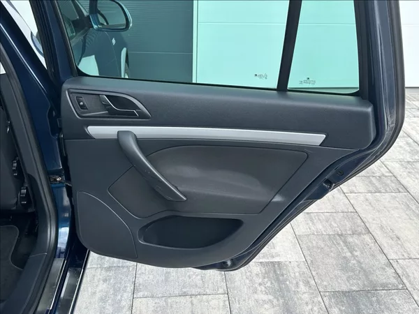Škoda Octavia 1,8 TSI 152PS II FL Family - foto 21