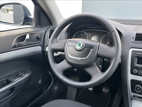 Škoda Octavia 1,8 TSI 152PS II FL Family - foto 22