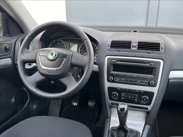 Škoda Octavia 1,8 TSI 152PS II FL Family - foto 23