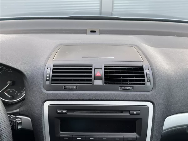 Škoda Octavia 1,8 TSI 152PS II FL Family - foto 24