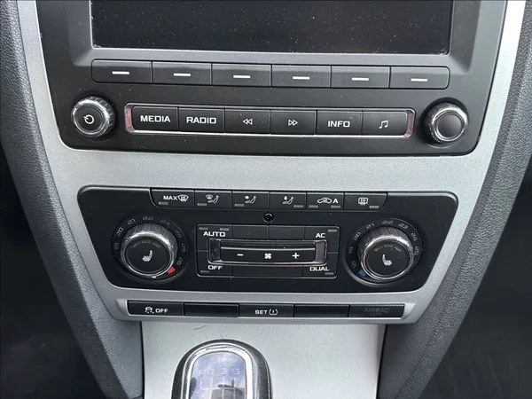 Škoda Octavia 1,8 TSI 152PS II FL Family - foto 26