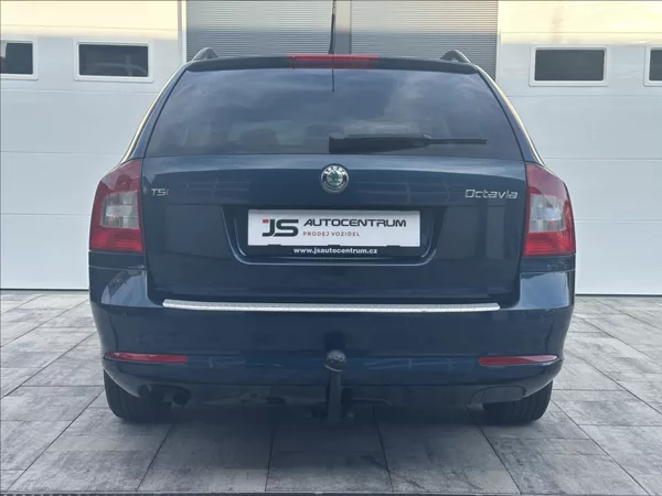 Škoda Octavia 1,8 TSI 152PS II FL Family - foto 9