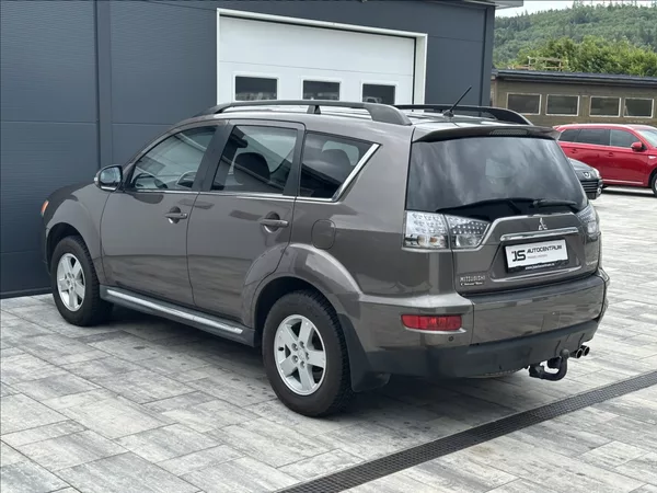 Mitsubishi Outlander 2,2 DI-D 177PS X-Tra - foto 10