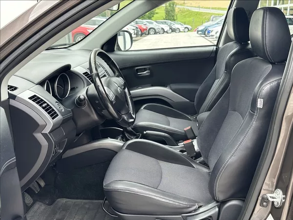 Mitsubishi Outlander 2,2 DI-D 177PS X-Tra - foto 12