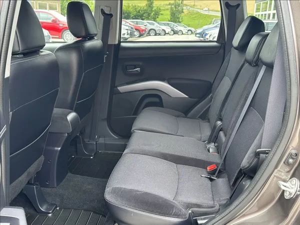 Mitsubishi Outlander 2,2 DI-D 177PS X-Tra - foto 14