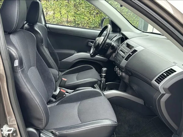Mitsubishi Outlander 2,2 DI-D 177PS X-Tra - foto 16