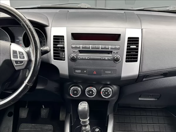 Mitsubishi Outlander 2,2 DI-D 177PS X-Tra - foto 25