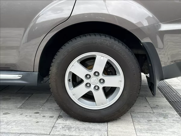 Mitsubishi Outlander 2,2 DI-D 177PS X-Tra - foto 39