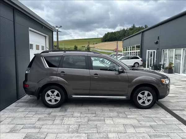 Mitsubishi Outlander 2,2 DI-D 177PS X-Tra - foto 6