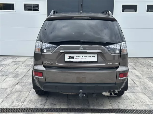 Mitsubishi Outlander 2,2 DI-D 177PS X-Tra - foto 8