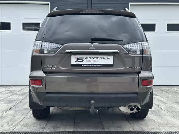 Mitsubishi Outlander 2,2 DI-D 177PS X-Tra - foto 9
