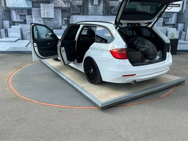BMW Řada 3 318D, 2.0D, 105KW, 4x4 - foto 9