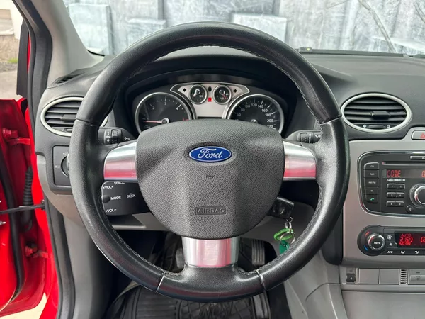 Ford Focus 1.6TDCi, 66KW, VYHŘ. SEDADLA - foto 17
