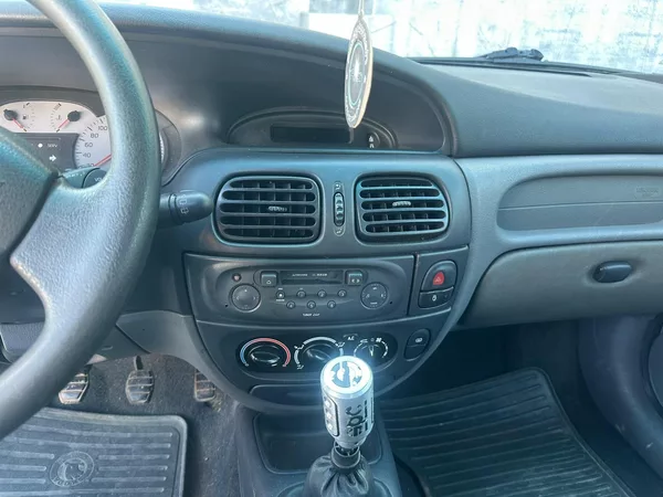 Renault Mégane 1.6i 79KW - foto 12
