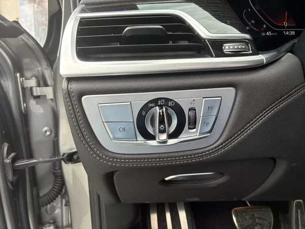 BMW Řada 7 740i, 239KW, LONG, SOFT - foto 17