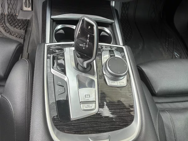 BMW Řada 7 740i, 239KW, LONG, SOFT - foto 20