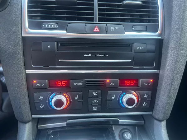 Audi Q7 3.0TDi, 180KW, S-LINE, VZDUCH - foto 14