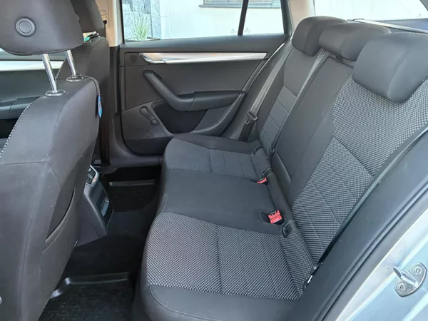 Škoda Octavia 1.6TDi, 81KW, TEMP., VYHŘ. SED - foto 11