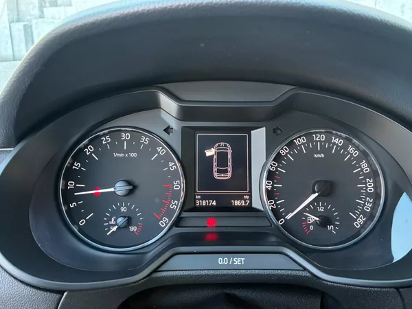 Škoda Octavia 1.6TDi, 81KW, TEMP., VYHŘ. SED - foto 13