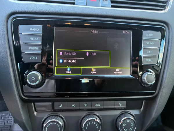 Škoda Octavia 1.6TDi, 81KW, TEMP., VYHŘ. SED - foto 15