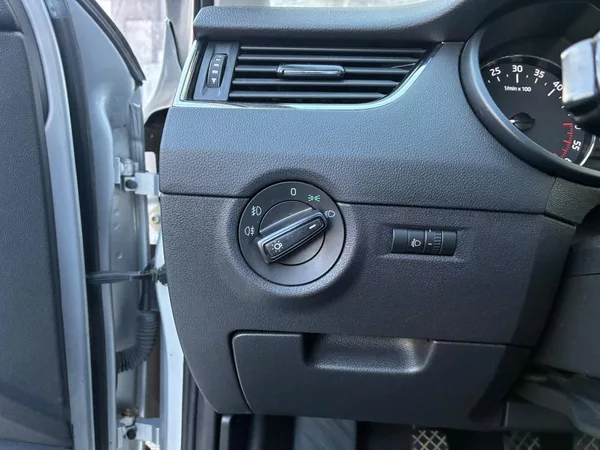 Škoda Octavia 1.6TDi, 81KW, TEMP., VYHŘ. SED - foto 18