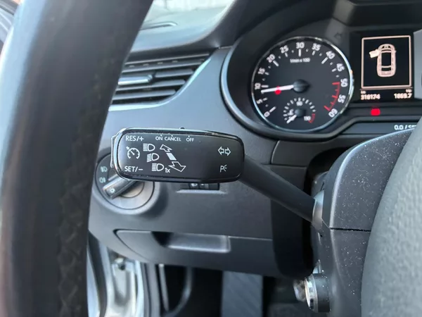 Škoda Octavia 1.6TDi, 81KW, TEMP., VYHŘ. SED - foto 21