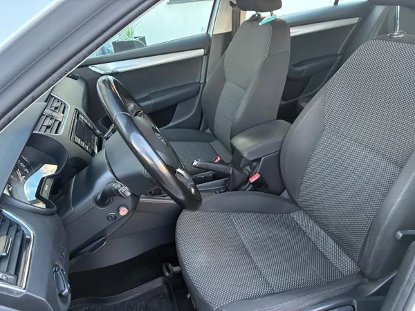 Škoda Octavia 1.6TDi, 81KW, TEMP., VYHŘ. SED - foto 25