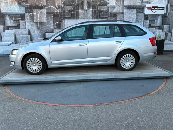 Škoda Octavia 1.6TDi, 81KW, TEMP., VYHŘ. SED - foto 4