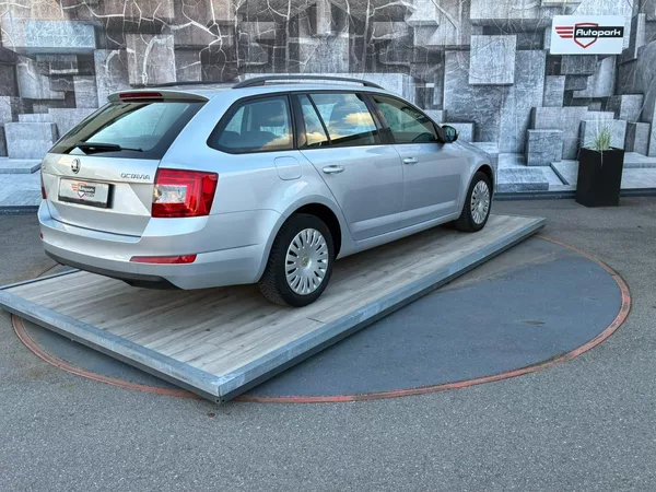 Škoda Octavia 1.6TDi, 81KW, TEMP., VYHŘ. SED - foto 6