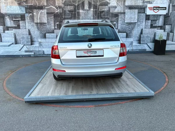 Škoda Octavia 1.6TDi, 81KW, TEMP., VYHŘ. SED - foto 7