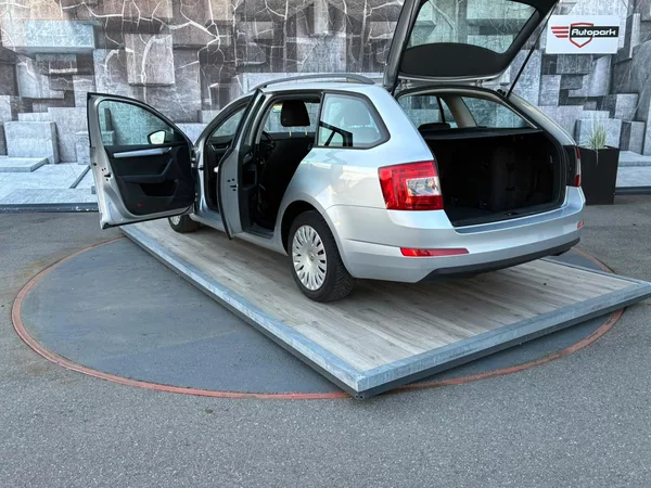 Škoda Octavia 1.6TDi, 81KW, TEMP., VYHŘ. SED - foto 9
