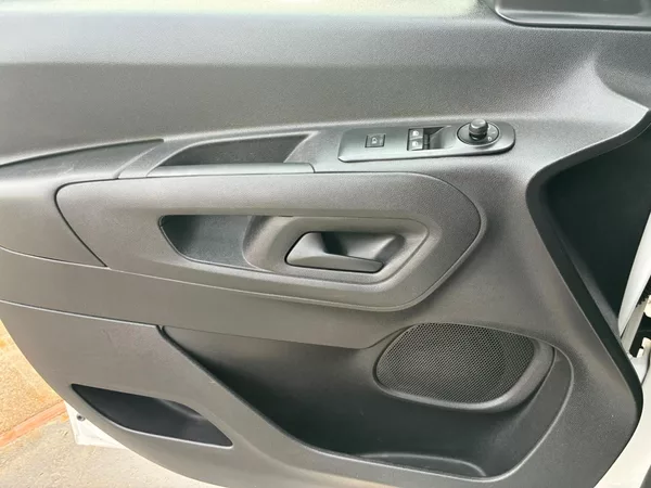 Peugeot Partner 1.5HDi, 96KW, VYHŘ. SEDADLA - foto 17