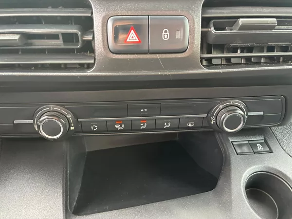 Peugeot Partner 1.5HDi, 96KW, VYHŘ. SEDADLA - foto 18