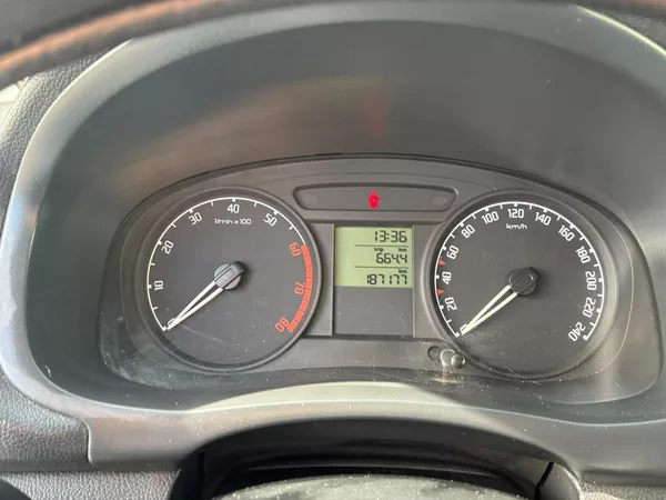 Škoda Fabia 1.2HTP, 51KW - foto 13