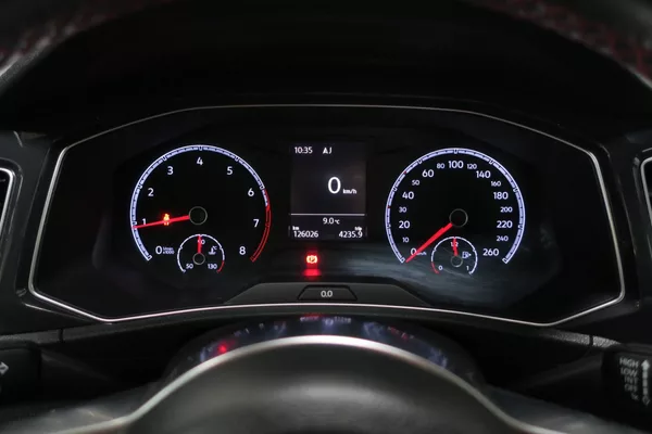 Volkswagen T-Roc Sport 1.5 TSI 110 kW manuál - foto 17
