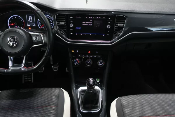 Volkswagen T-Roc Sport 1.5 TSI 110 kW manuál - foto 24
