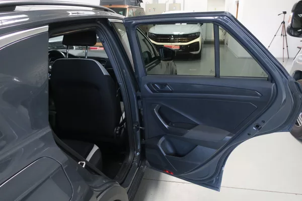 Volkswagen T-Roc Sport 1.5 TSI 110 kW manuál - foto 40