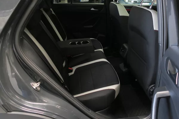 Volkswagen T-Roc Sport 1.5 TSI 110 kW manuál - foto 41