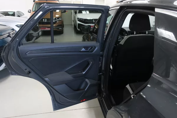 Volkswagen T-Roc Sport 1.5 TSI 110 kW manuál - foto 42