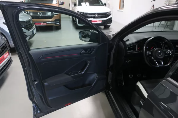 Volkswagen T-Roc Sport 1.5 TSI 110 kW manuál - foto 8