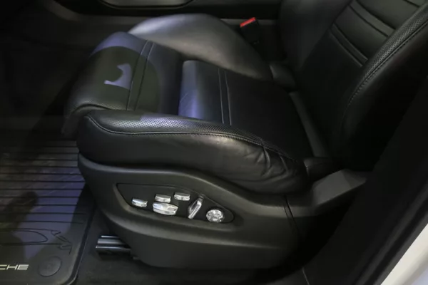 Porsche Cayenne Coupe 3.0 V6 Tiptronic Vzduch - foto 13