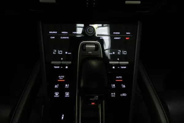 Porsche Cayenne Coupe 3.0 V6 Tiptronic Vzduch - foto 32