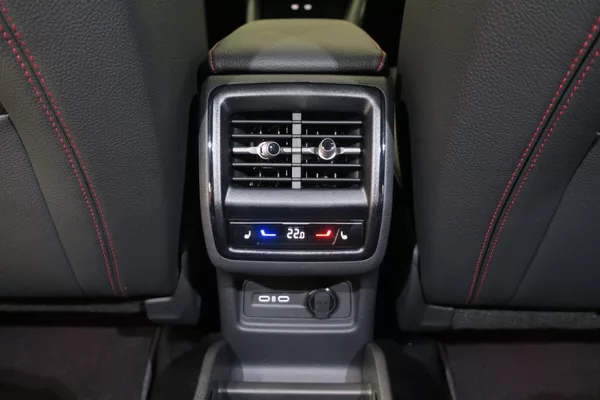 Škoda Kodiaq RS 2.0 TSI 195 kW KŮŽE + PANO - foto 44