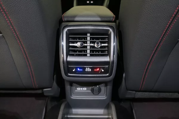 Škoda Kodiaq RS 2.0 TSI 195 kW PANO+Nez.top - foto 36