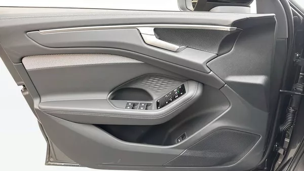 Audi A6 2,0TDI AVANT Quattro S-Line - foto 5