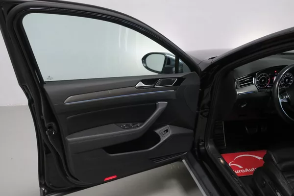Volkswagen Passat Variant 2.0 TDI 176kW 4M. DSG Alltrack - foto 8