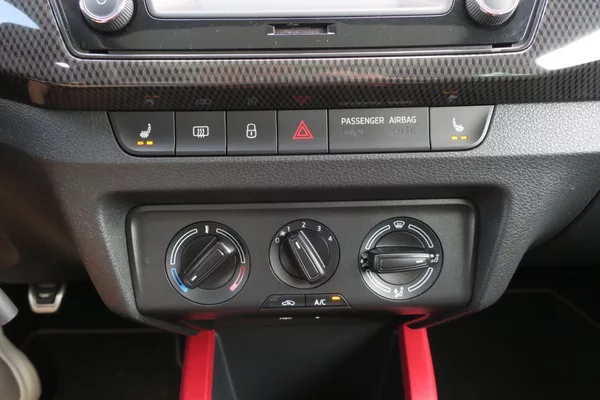 Škoda Fabia 1.2TSi Monte Carlo ČR - foto 32